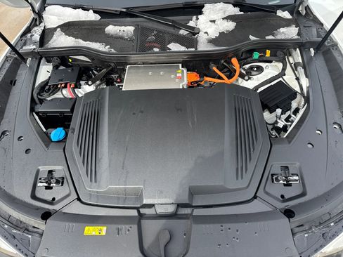 Used 2024 Audi Q8 e-tron Premium image 22