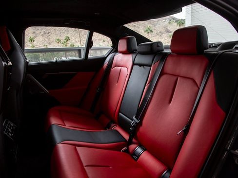 Certified 2025 BMW M5 w/ Carbon Package image 28