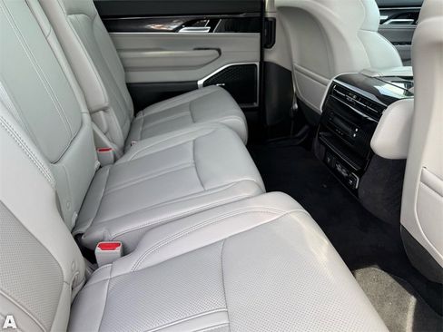 Used 2024 Jeep Wagoneer 4WD image 28