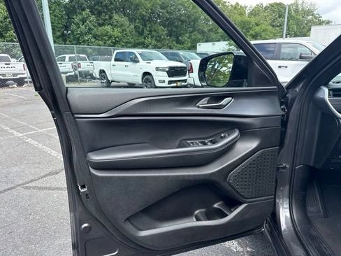 Used 2023 Jeep Grand Cherokee L Laredo AWD/4WD image 31