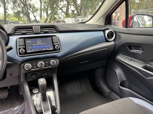Used 2025 Nissan Versa SV FWD image 33