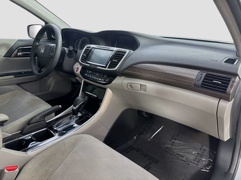 Used 2017 Honda Accord EX image 34