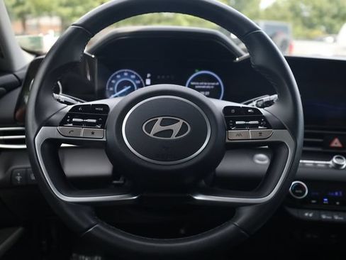 Certified 2025 Hyundai Elantra Limited FWD image 12