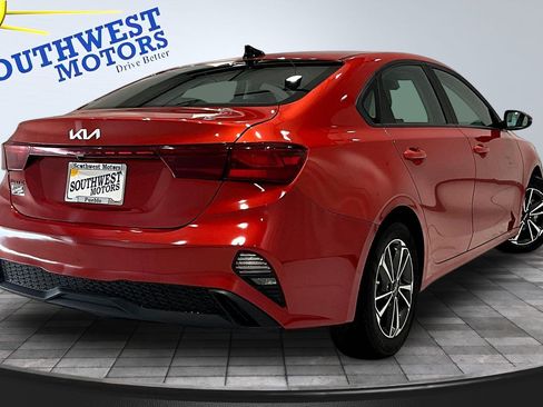 Used 2023 Kia Forte LXS w/ LXS Technology Package FWD image 7