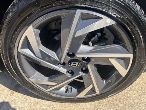 Used 2025 Hyundai Elantra SEL image 30