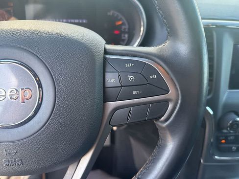 Used 2021 Jeep Grand Cherokee Laredo AWD/4WD image 13