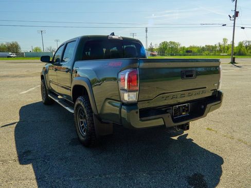 Used 2022 Toyota Tacoma TRD Off-Road w/ TRD Premium Off Road Package AWD/4WD image 4