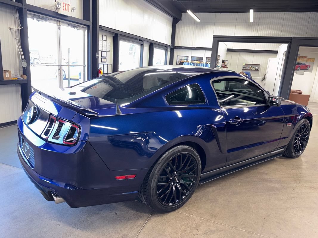 Used 2010 Ford Mustang GT Premium RWD image 12