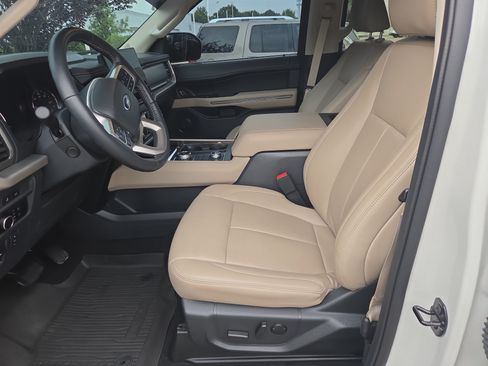 Used 2024 Ford Expedition XLT AWD/4WD image 5