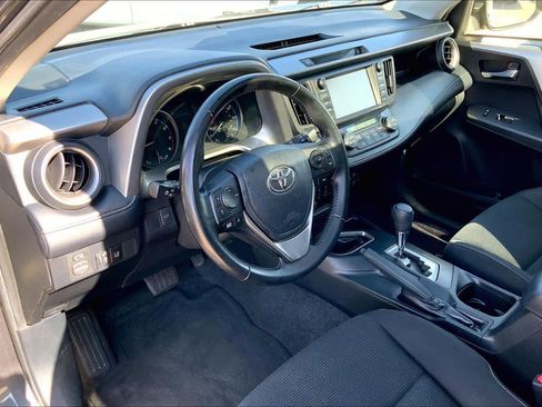 Used 2018 Toyota RAV4 XLE image 18