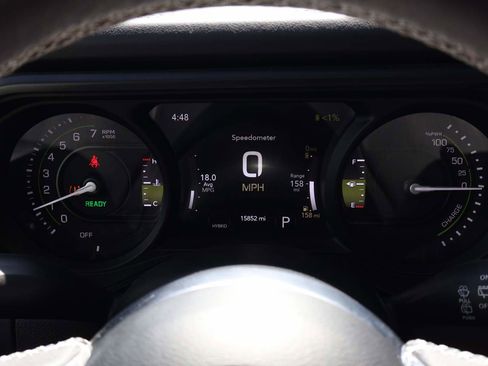 Used 2025 Jeep Wrangler Unlimited Sahara AWD/4WD image 14