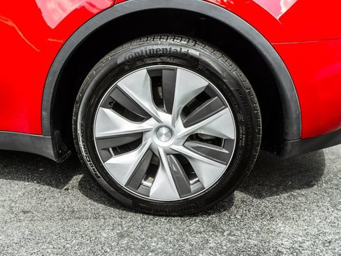 Used 2023 Tesla Model Y Long Range AWD/4WD image 29