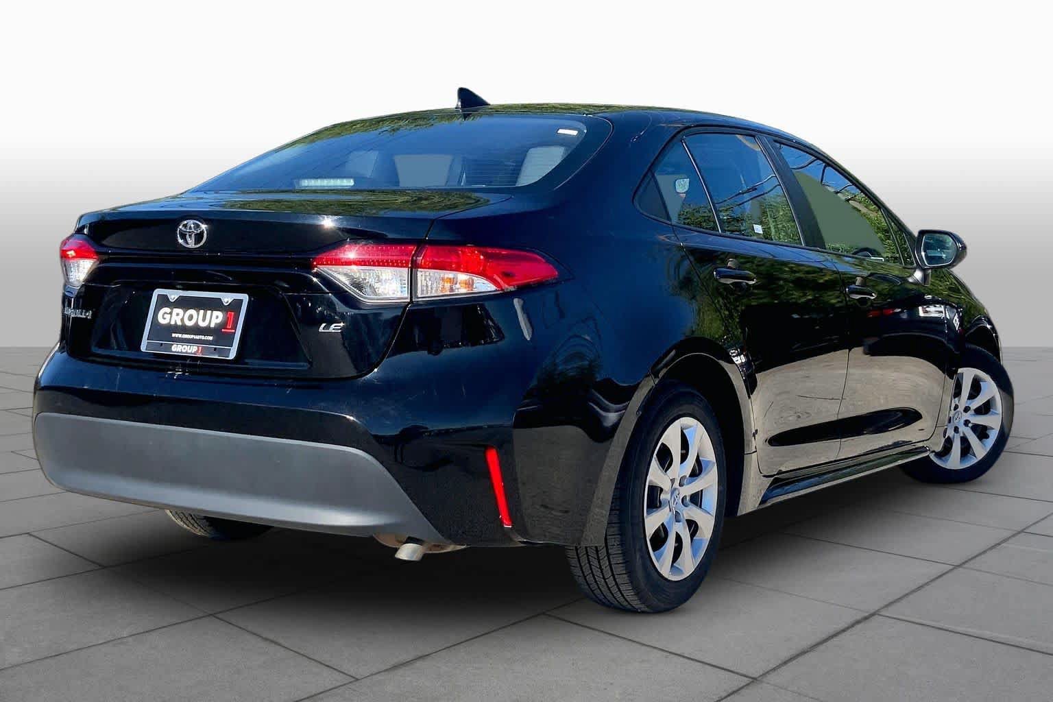 Used 2025 Toyota Corolla LE FWD image 13