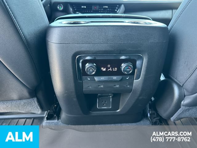 Used 2025 Chevrolet Suburban High Country AWD/4WD image 28