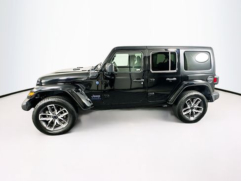 Used 2024 Jeep Wrangler Unlimited AWD/4WD image 4