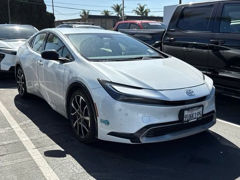 Used 2025 Toyota Prius Plug-In Hybrid FWD image 1