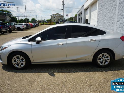 Used 2019 Chevrolet Cruze LS FWD image 4