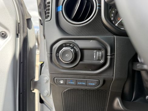 Used 2024 Jeep Wrangler Unlimited Rubicon 4xe image 22