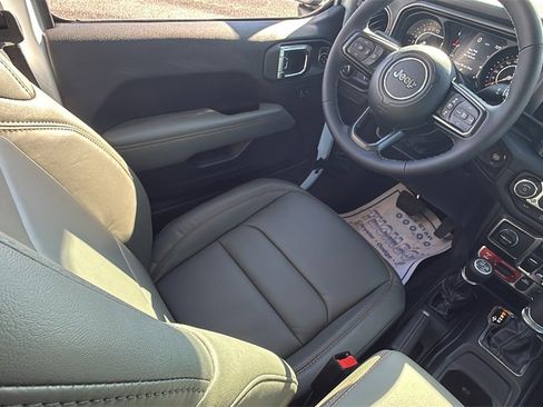 New 2026 Jeep Gladiator Mojave image 15