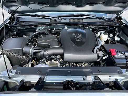 Used 2023 Toyota Tacoma SR5 w/ Technology Package RWD image 32