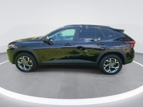 Used 2025 Chevrolet Trax LT w/ LT Convenience Package FWD image 5