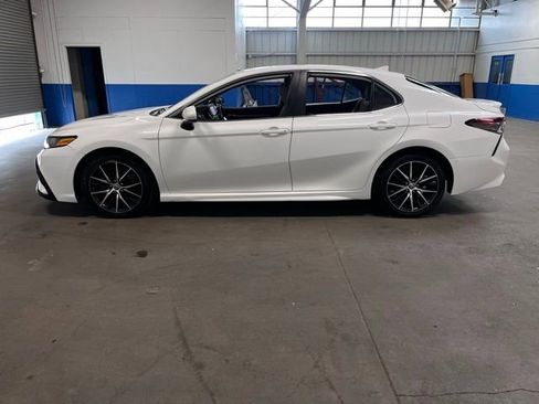 Used 2021 Toyota Camry SE FWD image 6