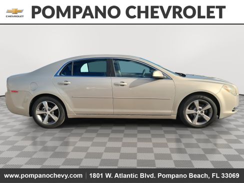 Used 2011 Chevrolet Malibu LT image 2