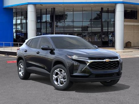 New 2026 Chevrolet Trax LS w/ LS Convenience Package FWD image 7