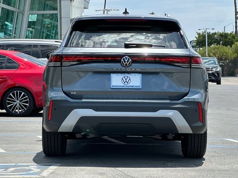 New 2026 Volkswagen Tiguan SE FWD image 6
