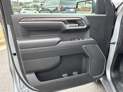 Used 2025 GMC Sierra 1500 SLT image 11