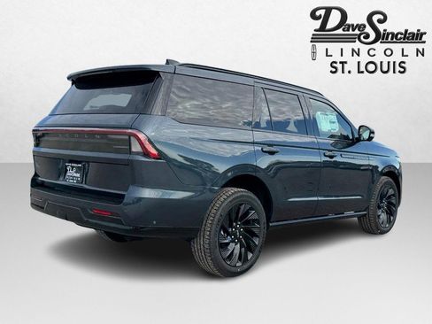 Used 2025 Lincoln Navigator Reserve w/ Jet Appearance Package AWD/4WD image 5