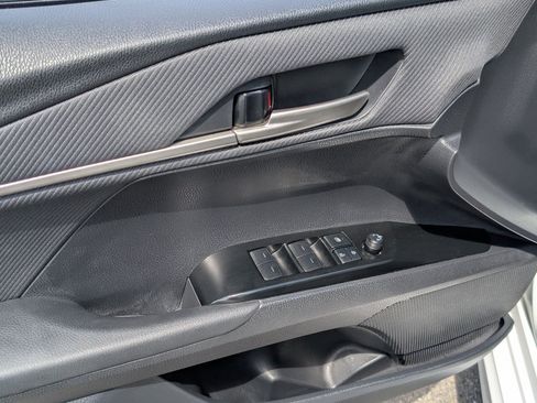 Used 2025 Toyota Camry SE FWD image 15