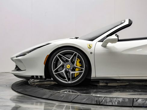 Used 2022 Ferrari F8 Tributo RWD image 11