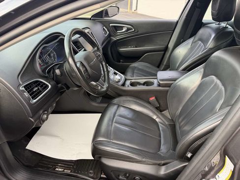 Used 2017 Chrysler 200 Limited Platinum w/ Comfort & Convenience Group FWD image 10