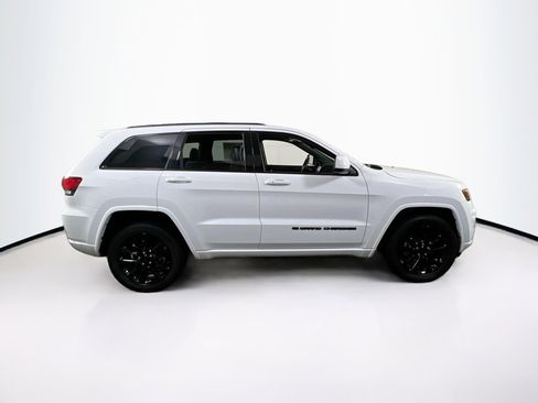 Used 2022 Jeep Grand Cherokee Laredo X image 4