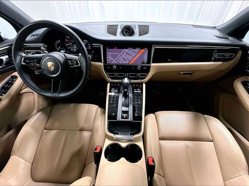 Used 2024 Porsche Macan image 17