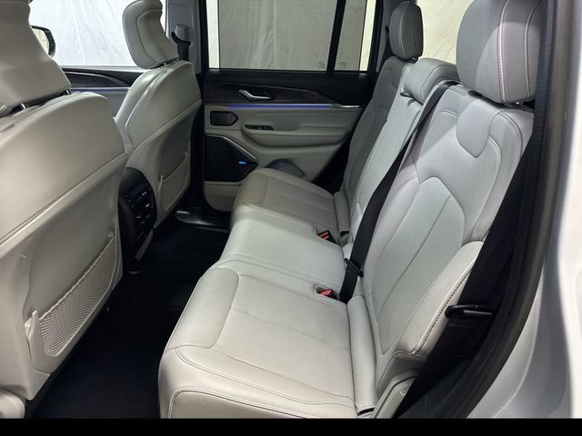Used 2022 Jeep Grand Cherokee Overland w/ Advanced Protech Group III AWD/4WD image 13