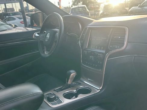 Used 2017 Jeep Grand Cherokee Limited AWD/4WD image 13
