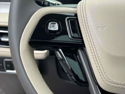 Used 2023 Lincoln Aviator AWD w/ Premium Package image 25