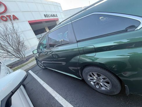 Used 2021 Toyota Sienna XLE w/ XLE Plus Package image 8