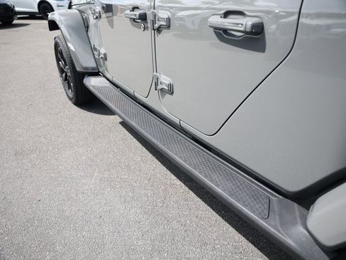 Used 2022 Jeep Gladiator Overland AWD/4WD image 15