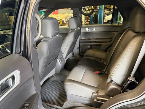 Used 2015 Ford Explorer XLT AWD/4WD image 12