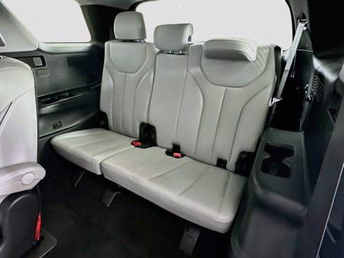 Used 2025 Hyundai Palisade SEL FWD image 30