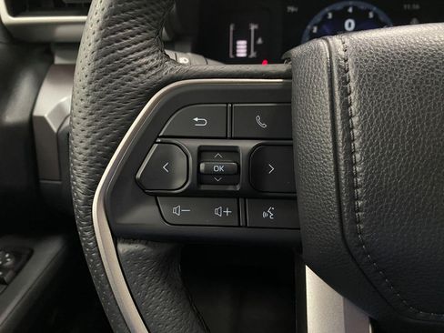 Used 2024 Toyota Tacoma SR5 AWD/4WD image 17