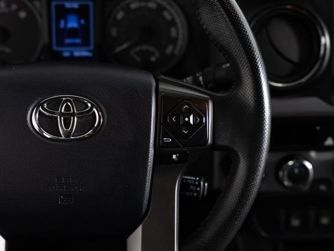 Used 2017 Toyota Tacoma TRD Off-Road w/ Premium & Technology Package AWD/4WD image 29