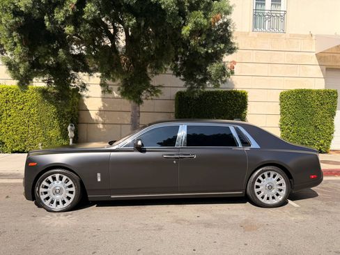 Used 2018 Rolls-Royce Phantom Extended Wheelbase RWD image 3