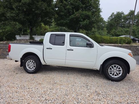 Used 2015 Nissan Frontier SV AWD/4WD image 7