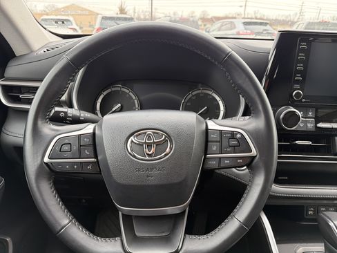Used 2022 Toyota Highlander XLE image 14