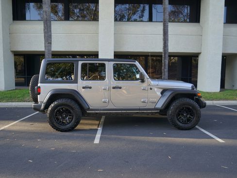 Used 2019 Jeep Wrangler Unlimited Sport AWD/4WD image 10