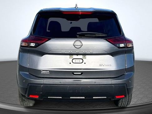 Used 2024 Nissan Rogue SV image 5